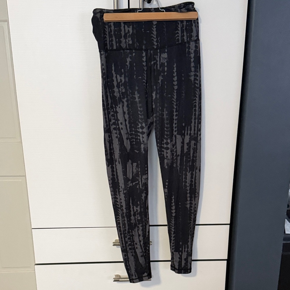 Danskin Black and Gray Patterned Leggings